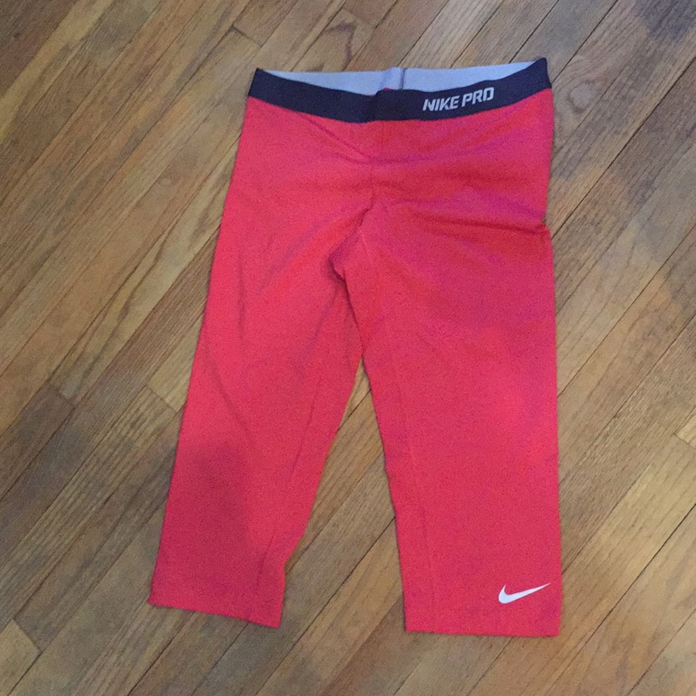 Nike pro crop leggings