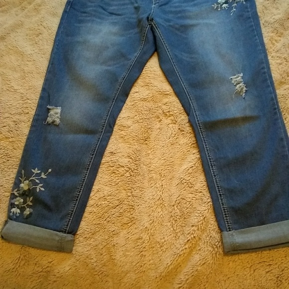 SOLD 🎉"ZANADI" Authentic Woman's Jeans! - Picture 4 of 6
