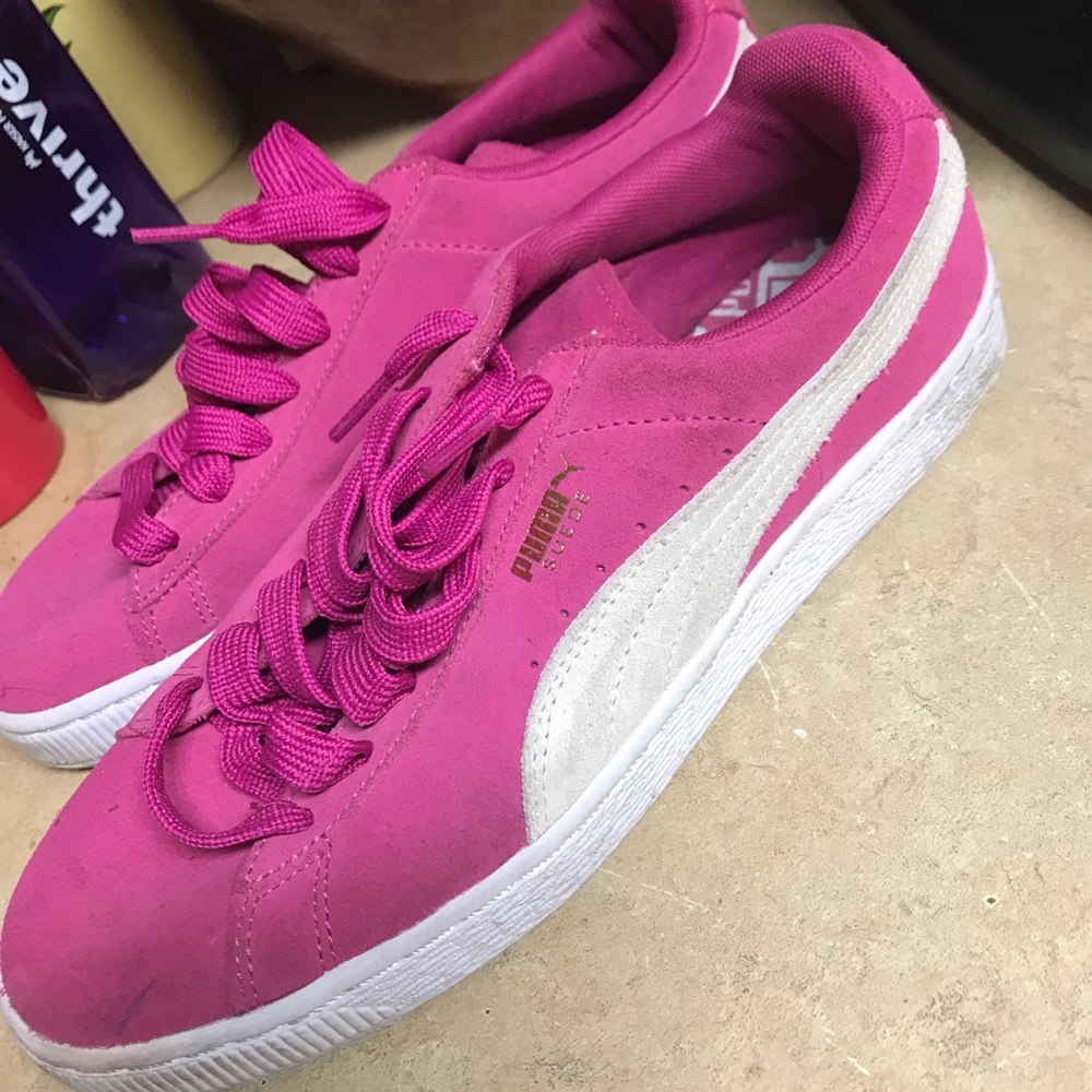 Pink pumas