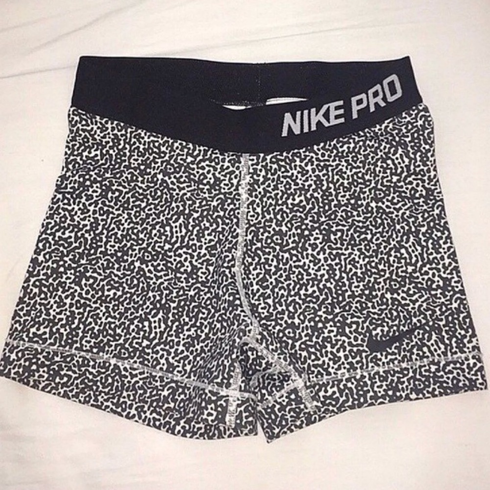 Nike pro mezzo shorts