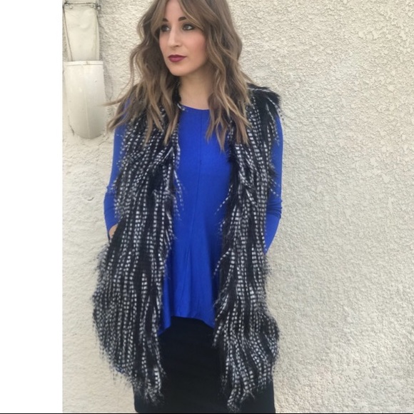 SALE !! FAUX FUR VEST - Picture 3 of 6