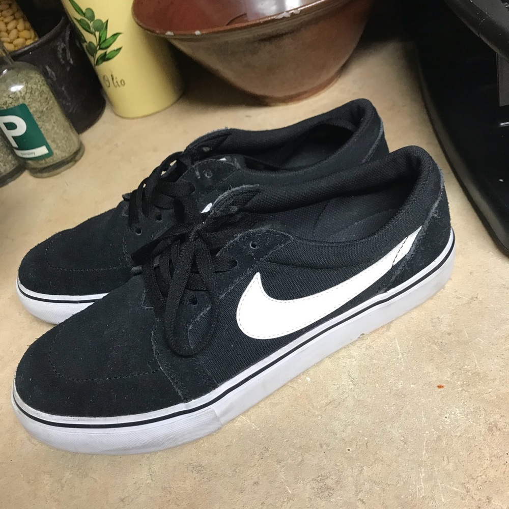 Nike canvas shoes