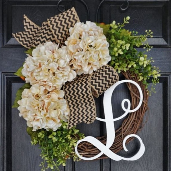 Meet your Posher, Lorie - Picture 2 of 3