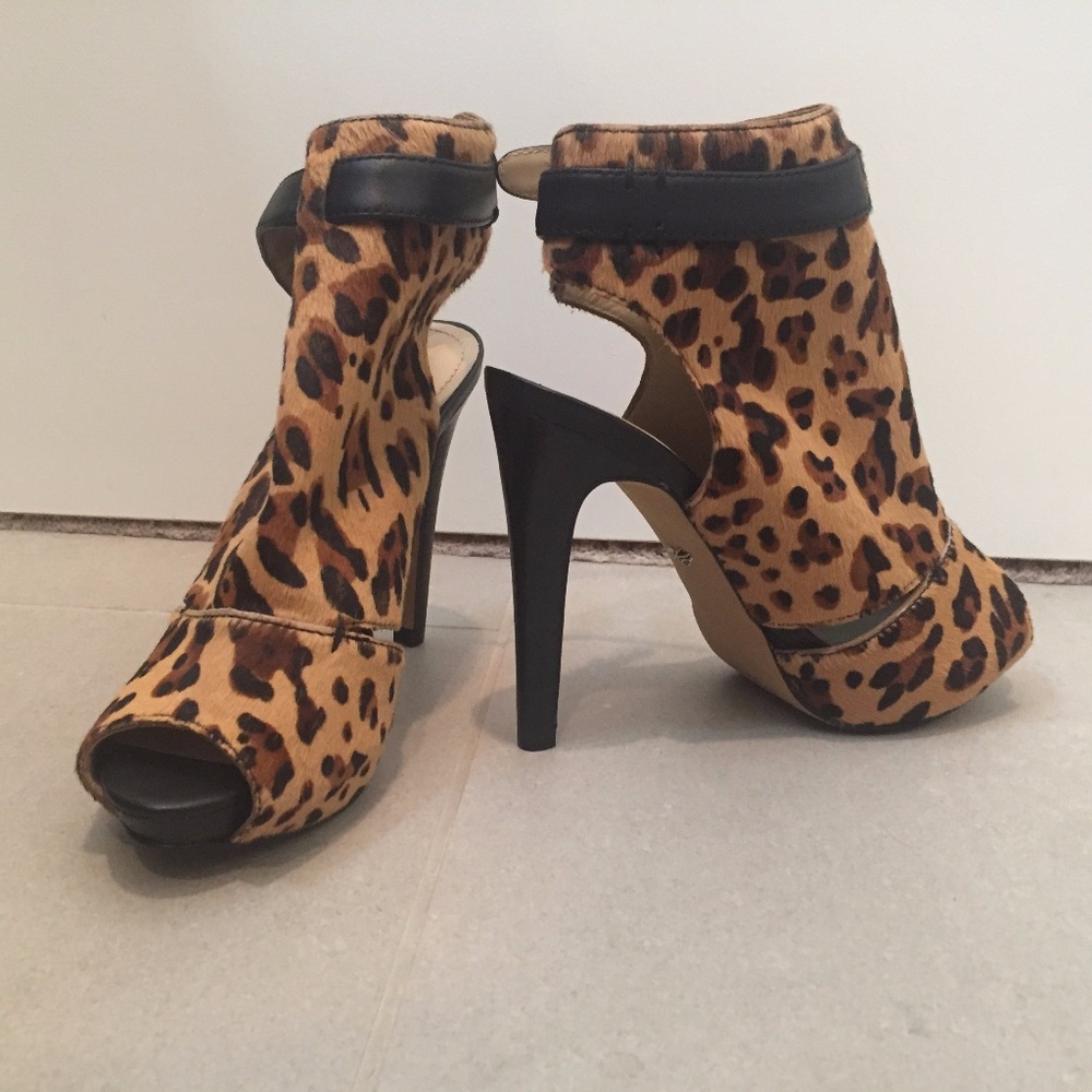 Kenneth Cole Leopard Platform Heels 6.5