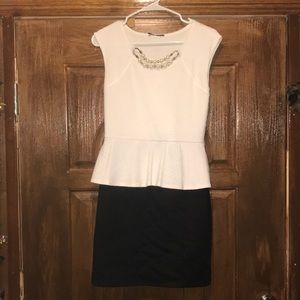 Dressy attached necklace Dress