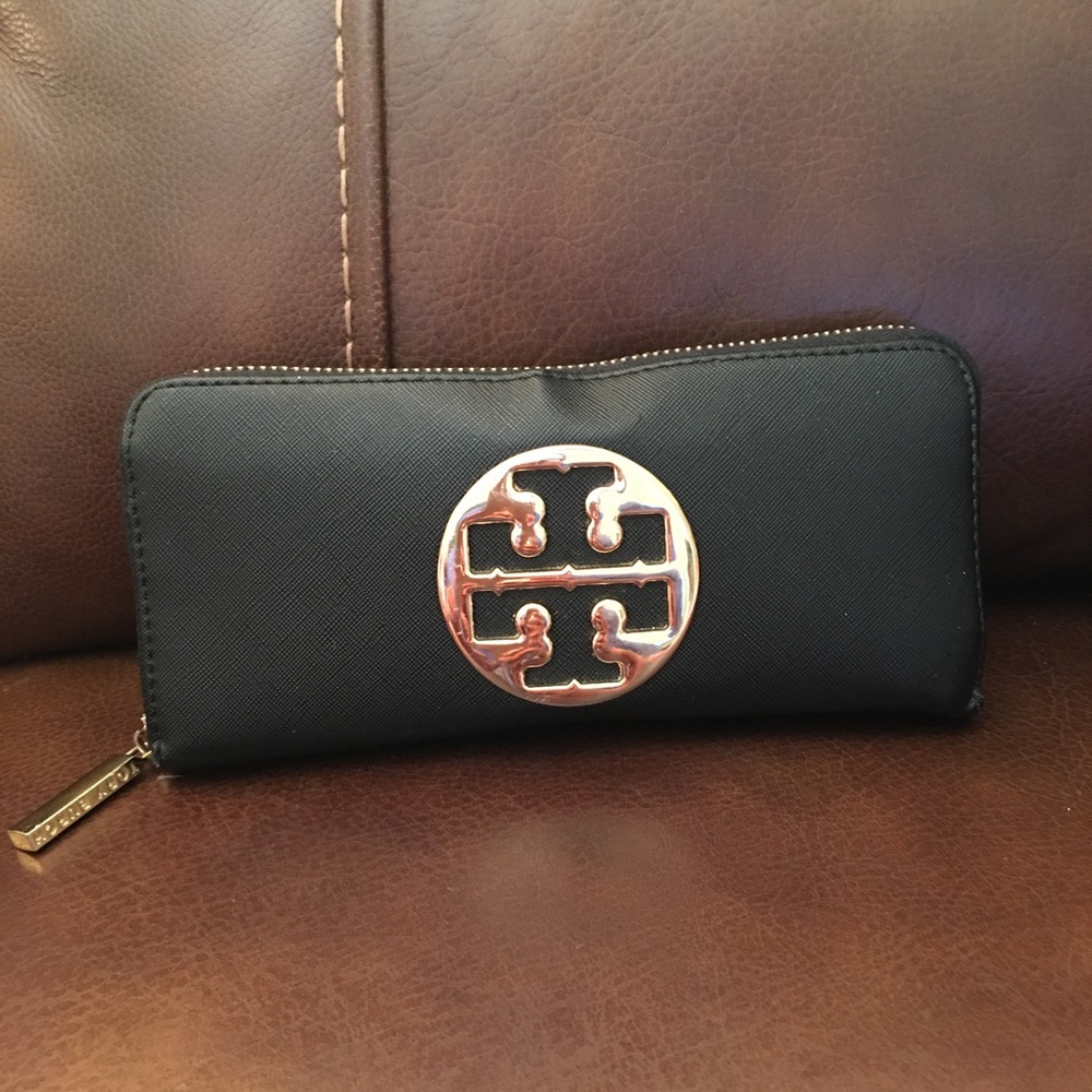 Tory Butch wallet