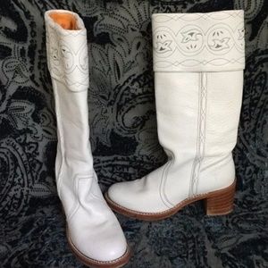 Gorgeous White Fye Boots Size 8 b