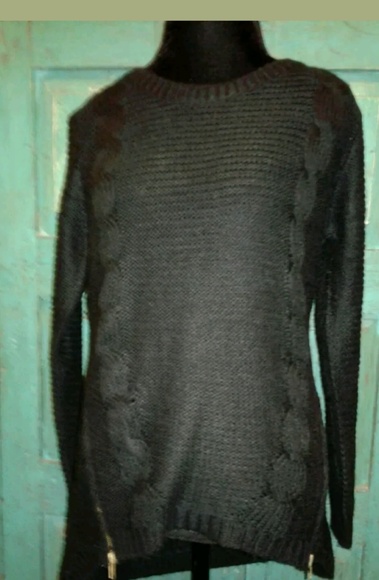New Women's / Jr's Black Sweater SZ M - Picture 1 of 5
