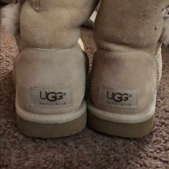 Bailey button Uggs - Picture 2 of 3