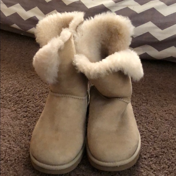 Bailey button Uggs - Picture 3 of 3