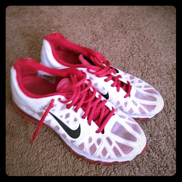 Nike Shoes - Air Max 2011