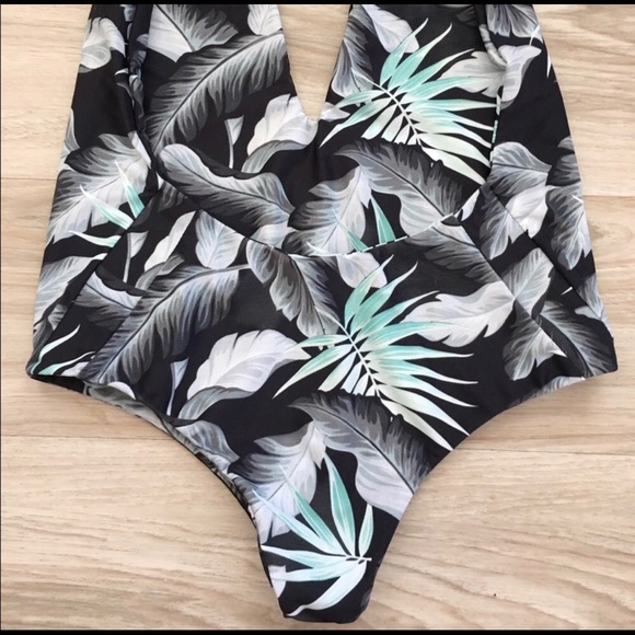 Mikoh Hinano One Piece - Picture 3 of 4