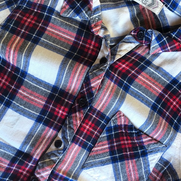 Lightweight plaid top - Picture 2 of 2