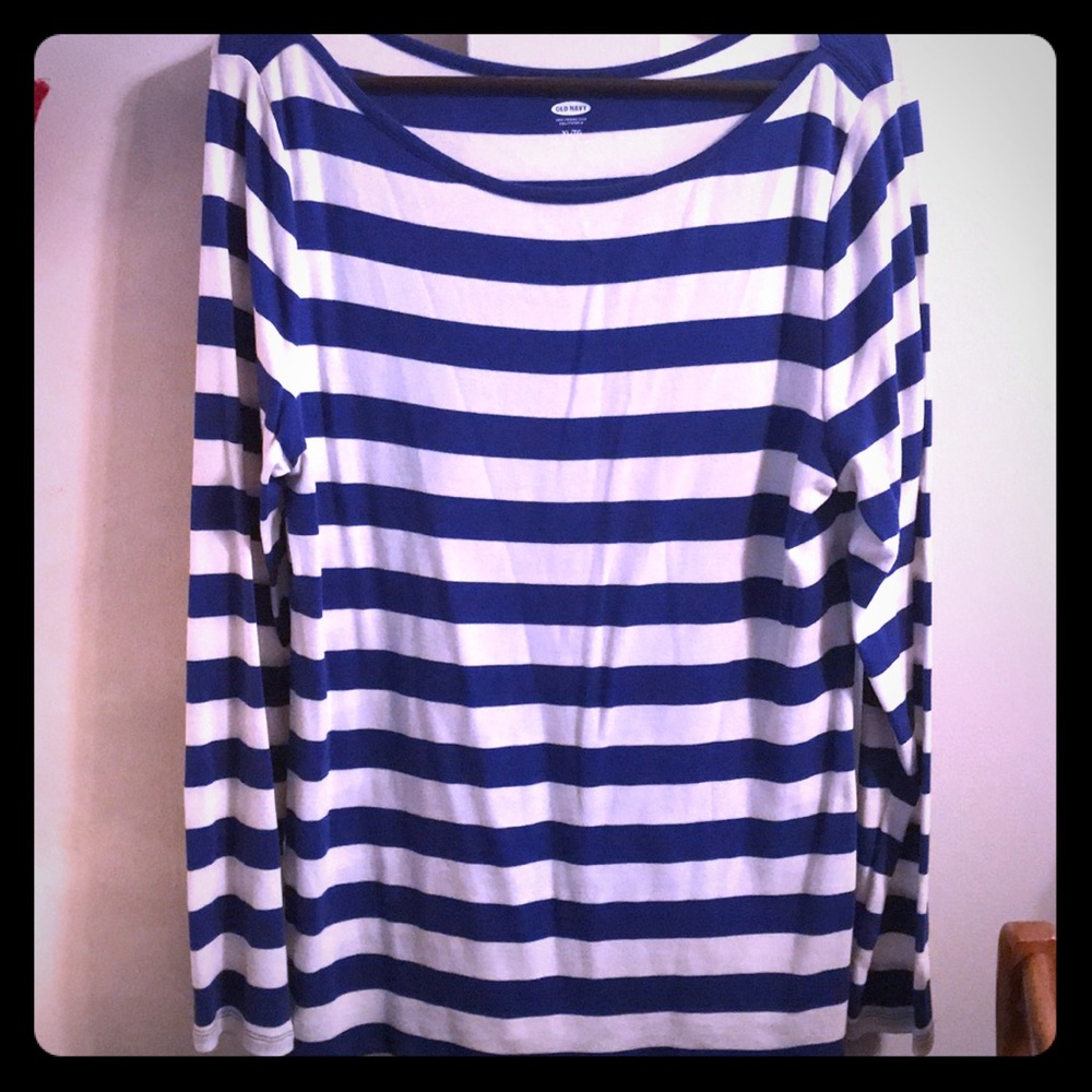 Very nice long sleeve top.