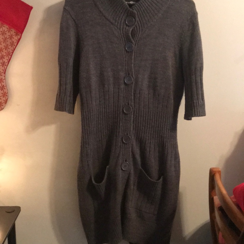 Long short sleeved sweater.