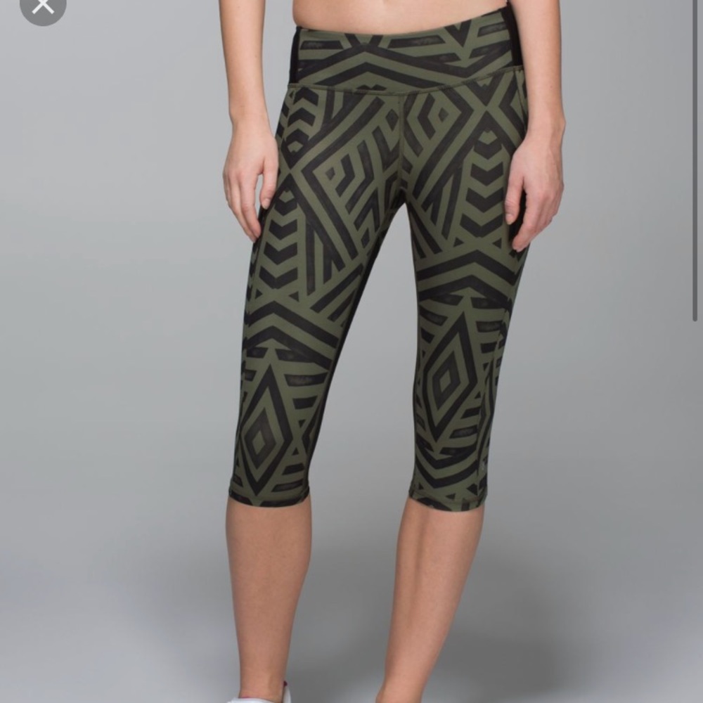 Lululemon clip in crop