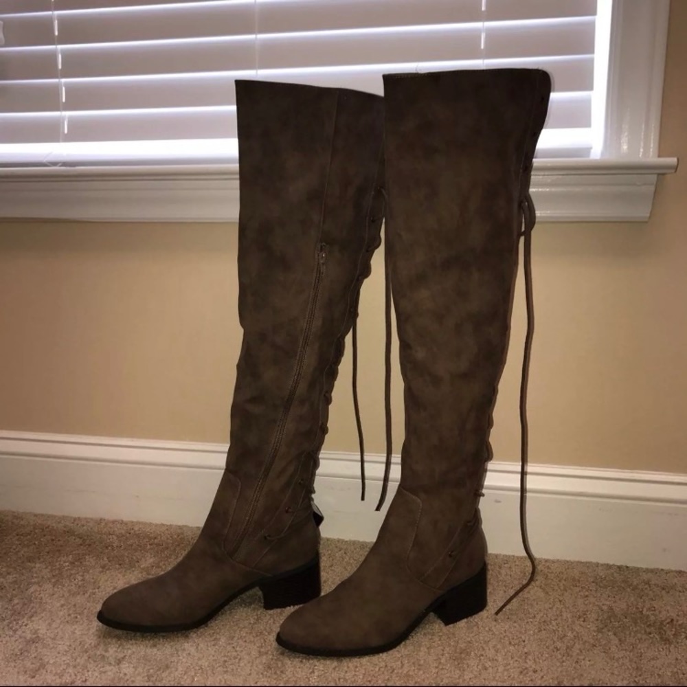 NWT Size 9 lace up tall boots