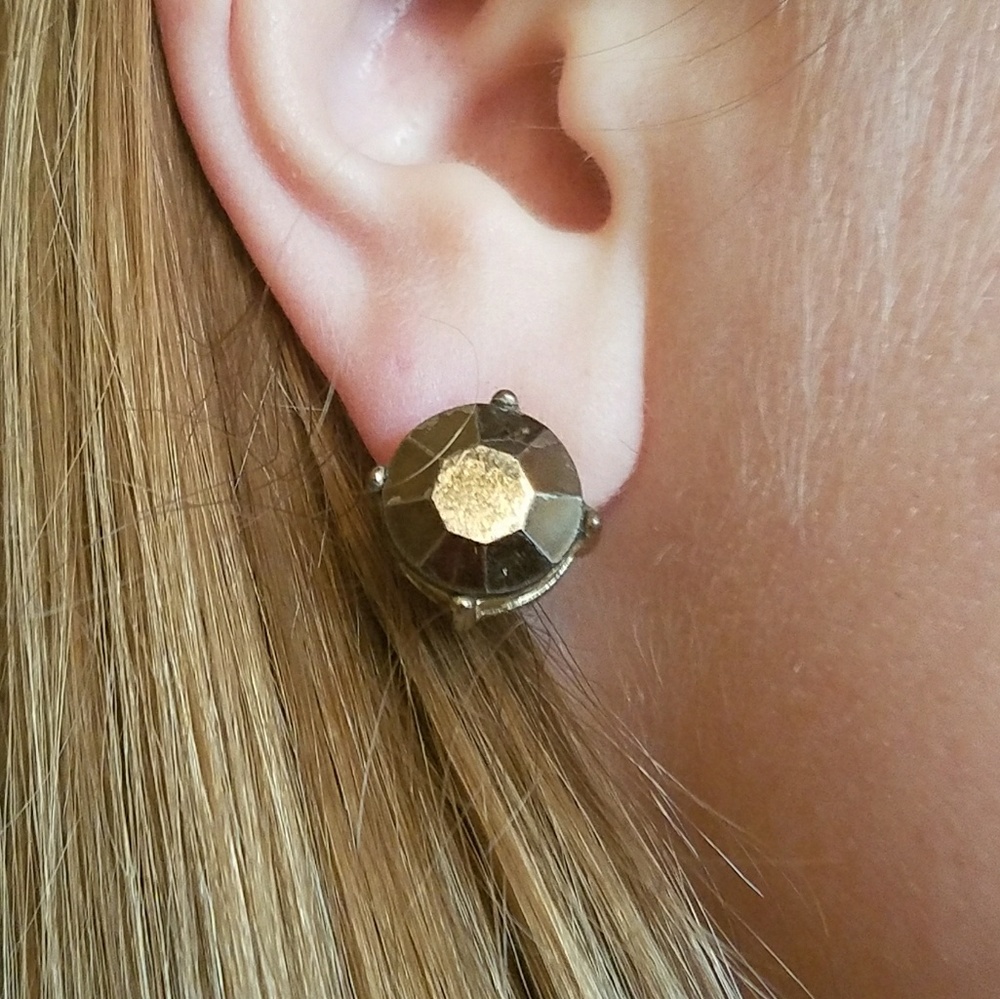 Iridescent brown stud earrings