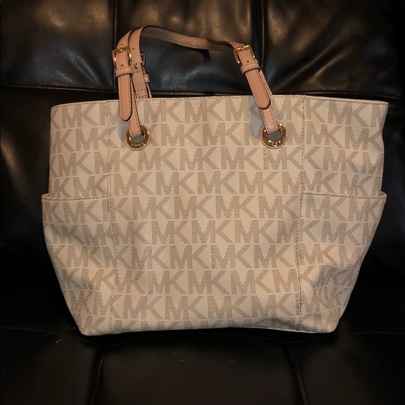 Michael Kors purse - Picture 2 of 5