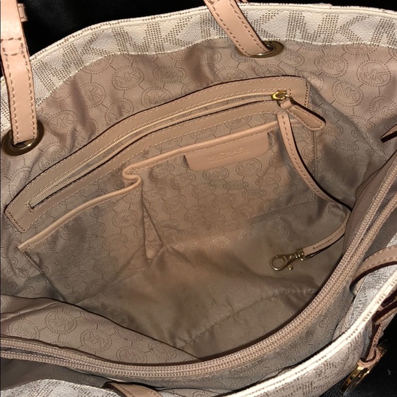 Michael Kors purse - Picture 3 of 5