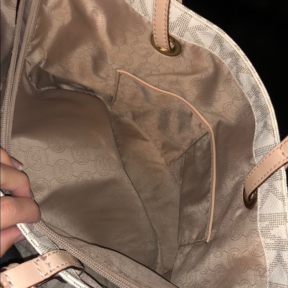 Michael Kors purse - Picture 4 of 5