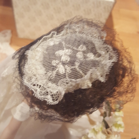 Collectible Jacqueline Kennedy wedding doll - Picture 3 of 7