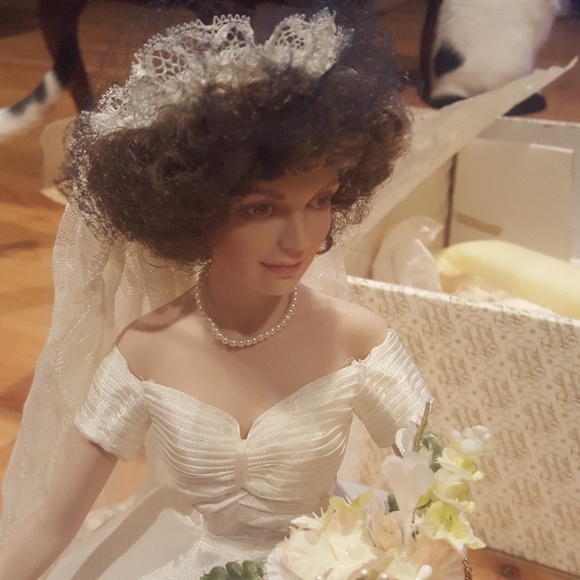 Collectible Jacqueline Kennedy wedding doll - Picture 7 of 7
