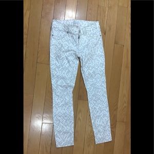 Seven7 jeans size 4 white gray print skinny