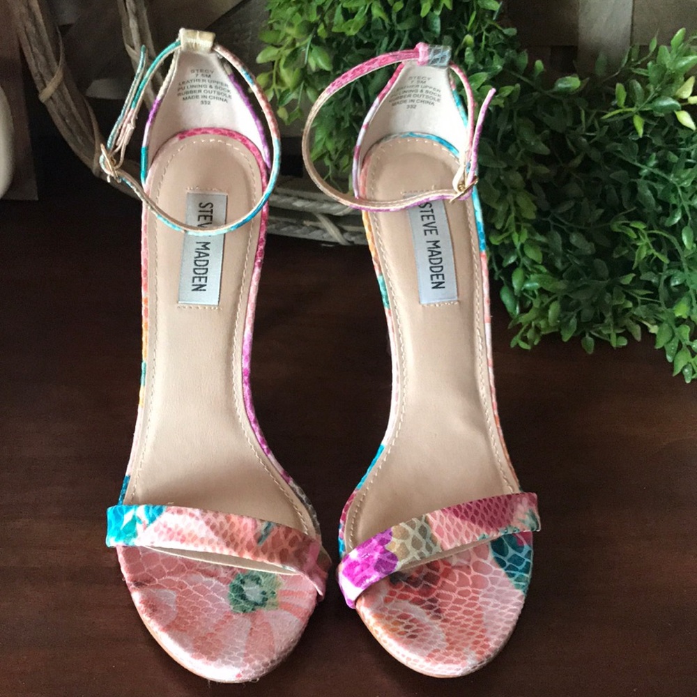 Steve Madden  healed sandals