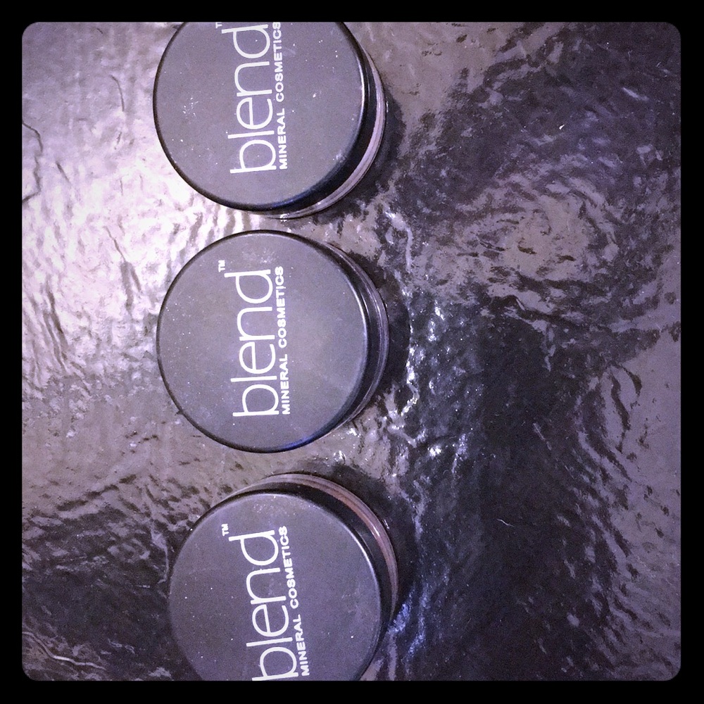 SINGLE FOUNDATIONS AND SHIMMER POWDER//like new