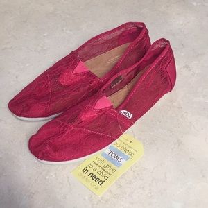 Brand new toms