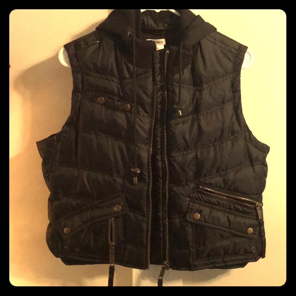 Black puffer vest