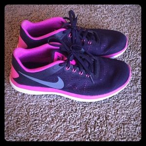 Nike Womens Tennis Shoes