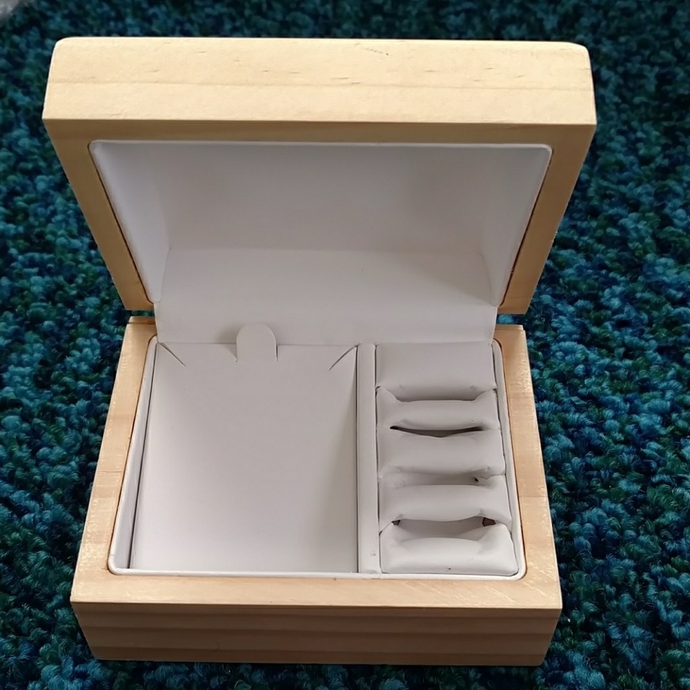 Jewelry box