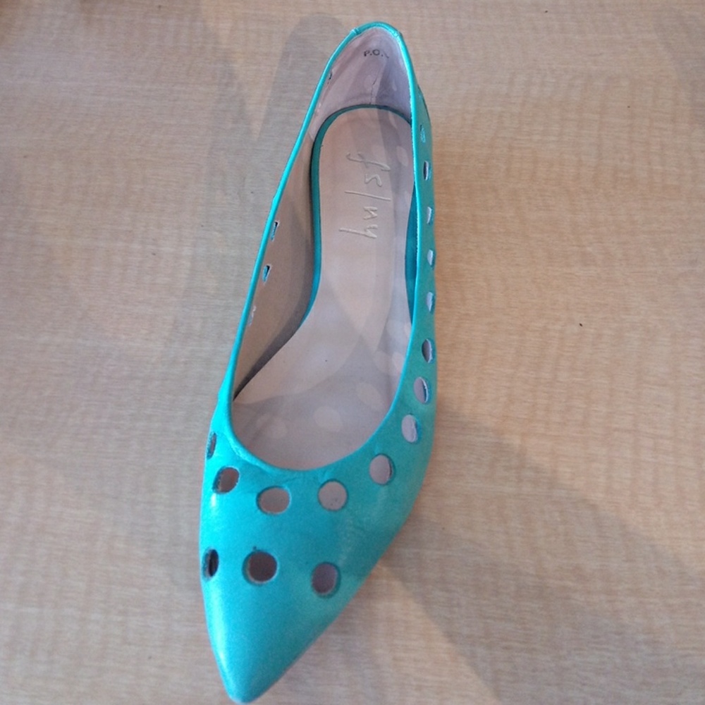 Teal small heel w holes