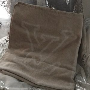 🚫Reserved🚫 for b4n4r14duh LV Towel & watch boxes