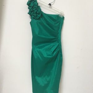 Fabulous Emerald Green One-Shoulder Dress