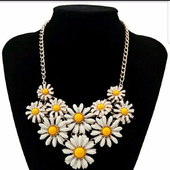 Chunky Daisy Yellow Flower Bib Collar Necklace - Picture 3 of 4