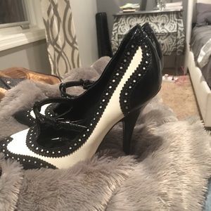 Tory birch black and white heels