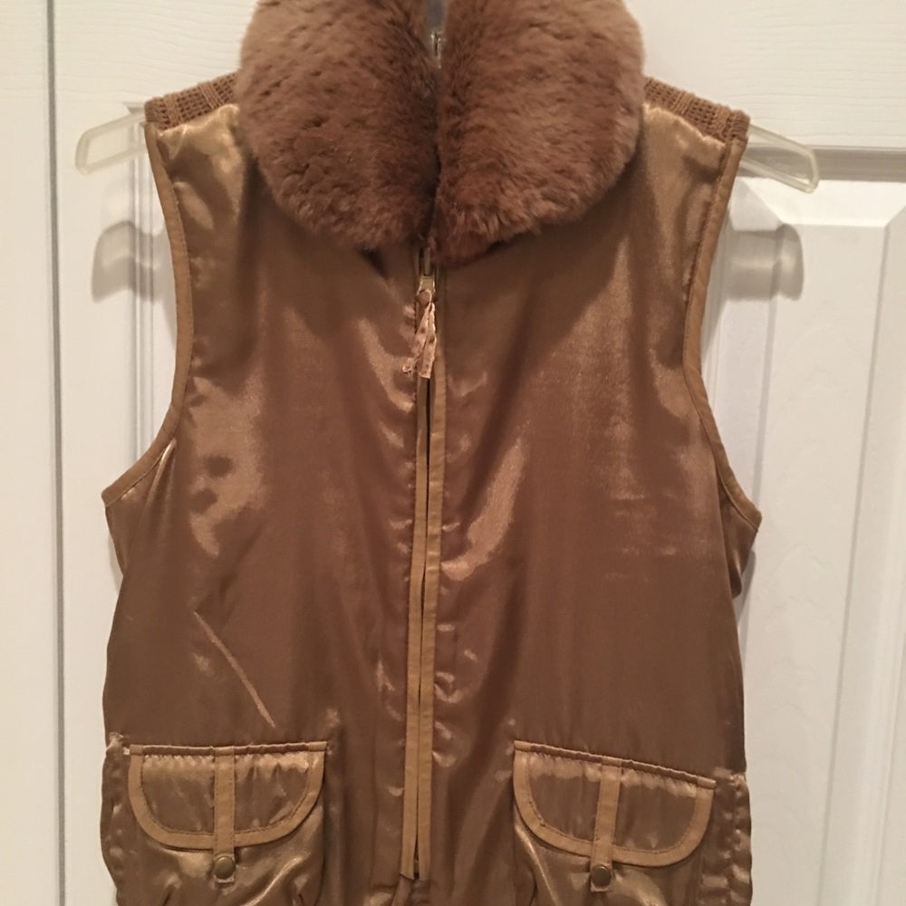 Vest with rabbit color and lining
