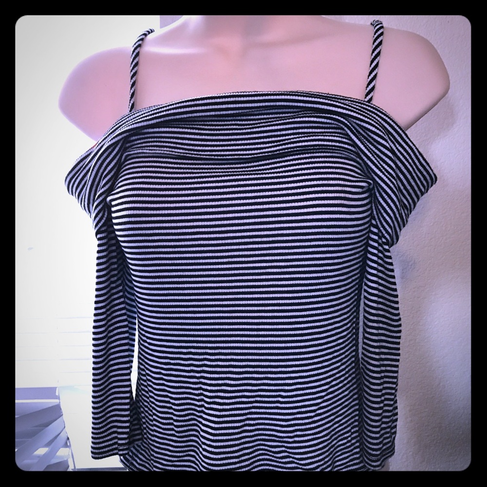 Black&white off shoulder top