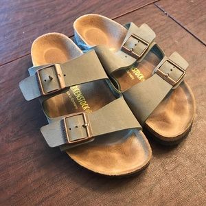 Reasonable offers welcome! Arizona Birkenstocks