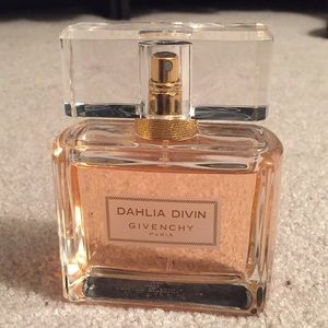 Dahlia divin by givenchy