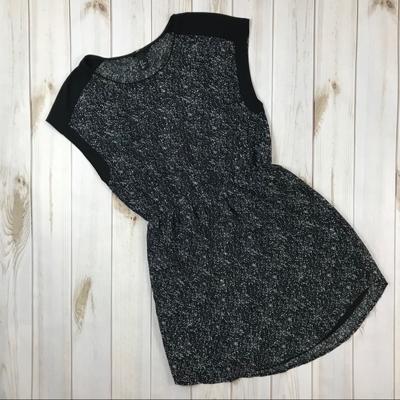 H&M Dresses & Skirts - <H&M> Dress Black White Printed Casual Career