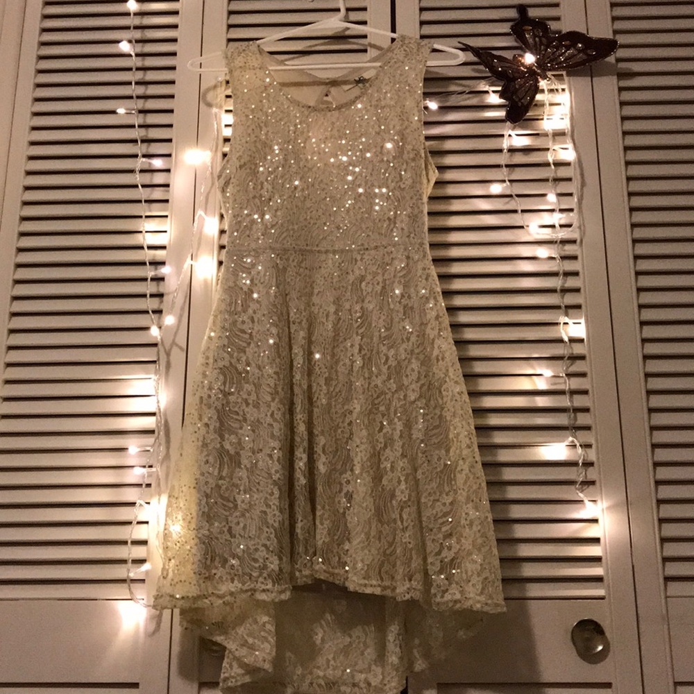 Gold Lace Sequin backless dress 🌙✨ - Picture 3 of 7