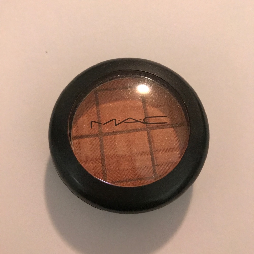 MAC EYESHADOW