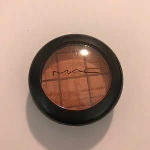 MAC EYESHADOW