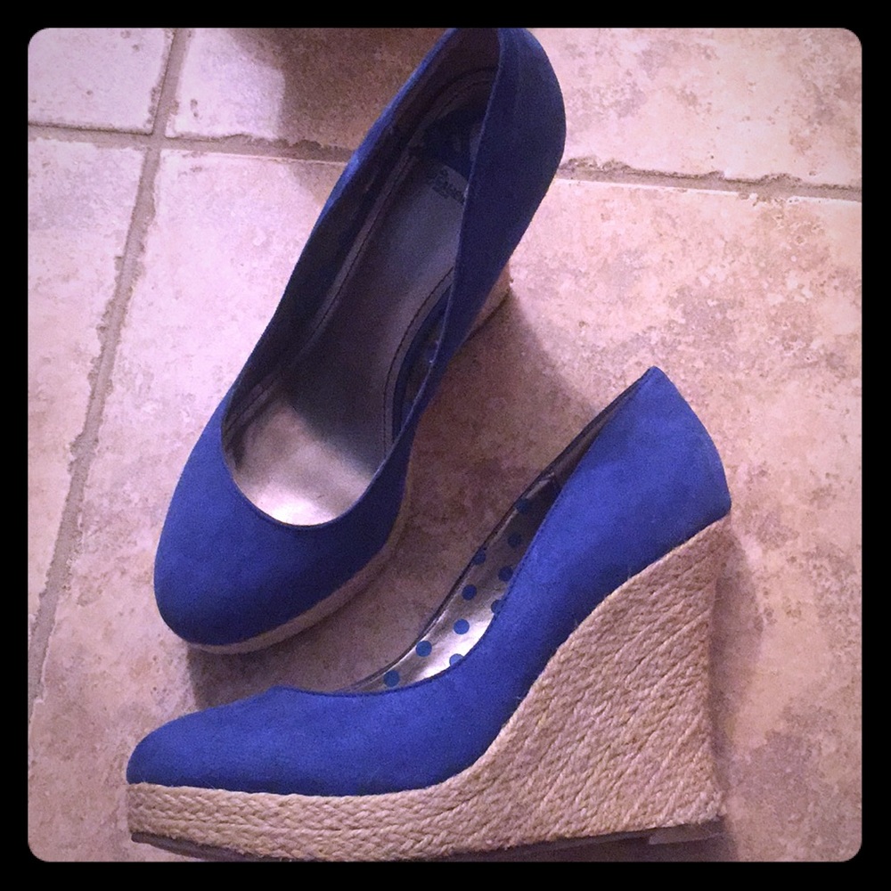 Blue wedges