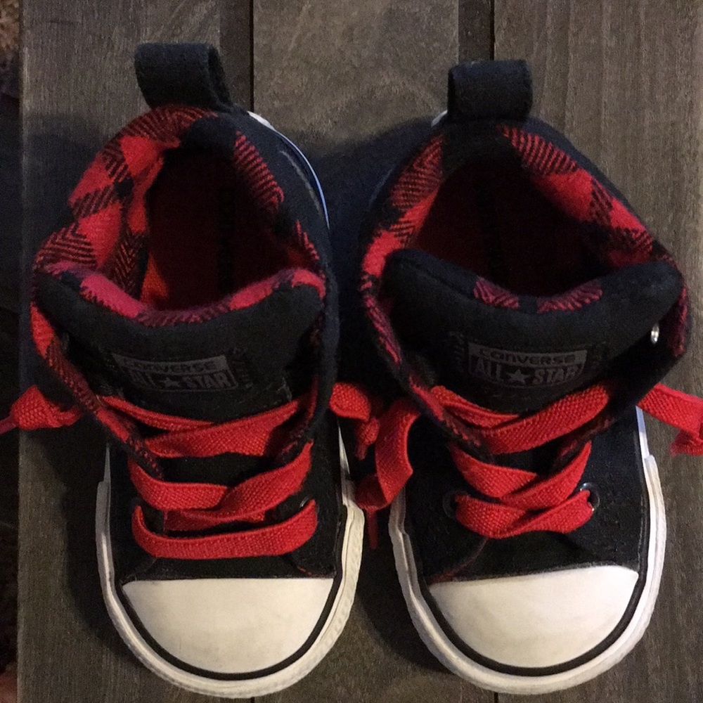 Toddler size 5 boys converse sneaker