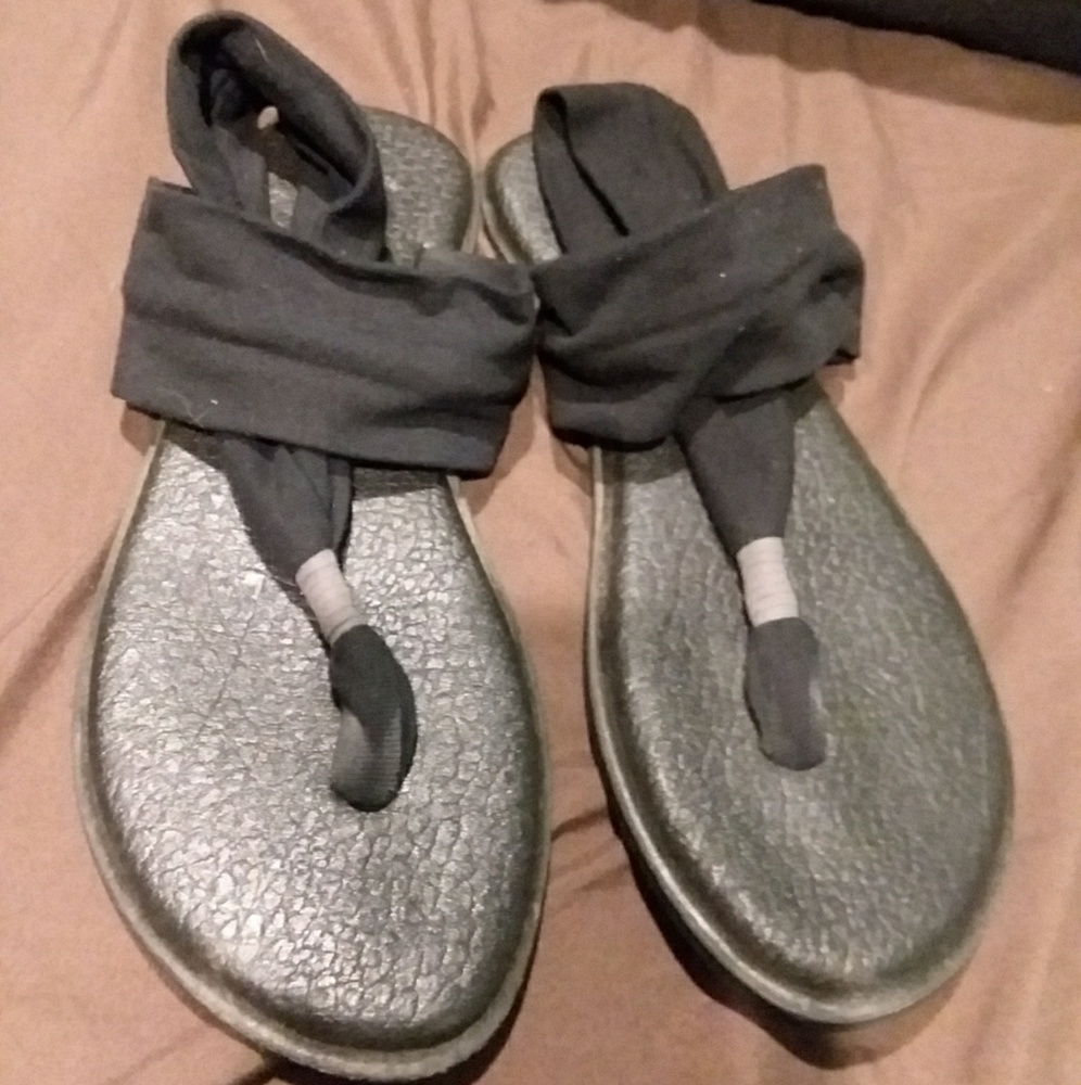 Black sanuk flats